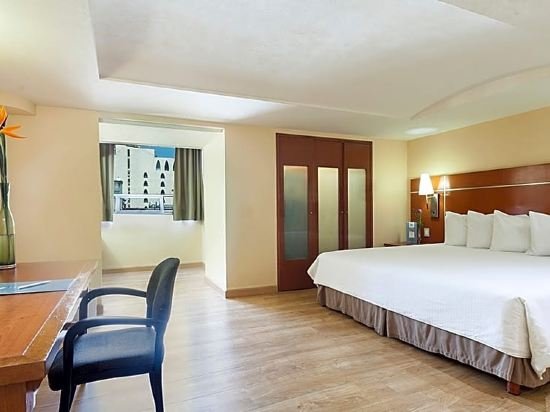 Фото Eurostars Zona Rosa Suites