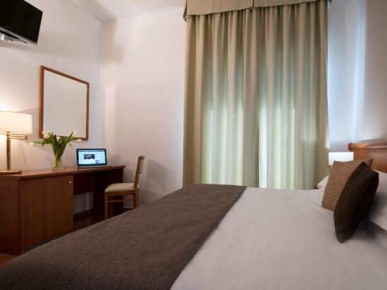 Фото Garden Hotel