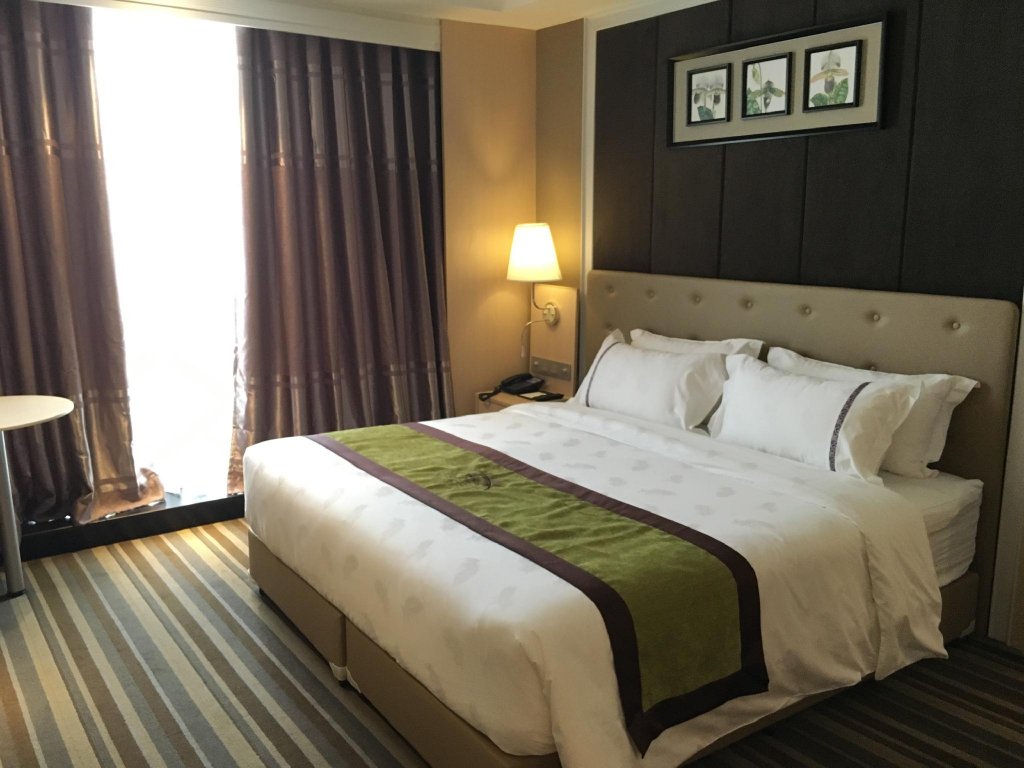 Фото The Bazaar Hotel