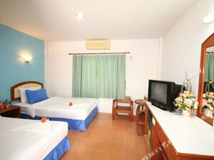 Гостиница J. Holiday Inn