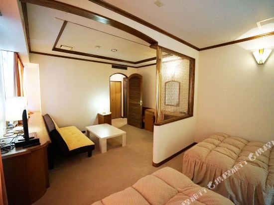 Фото Neyagawa Trend Hotel