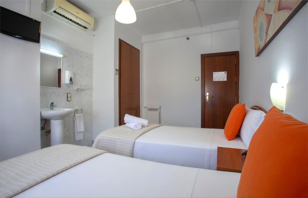 Фото Hostal Sans