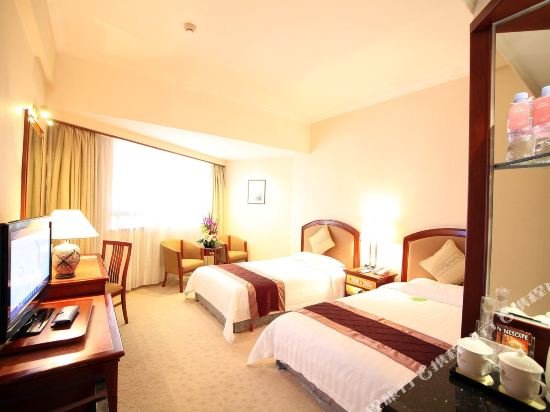 Фото Century Plaza Hotel