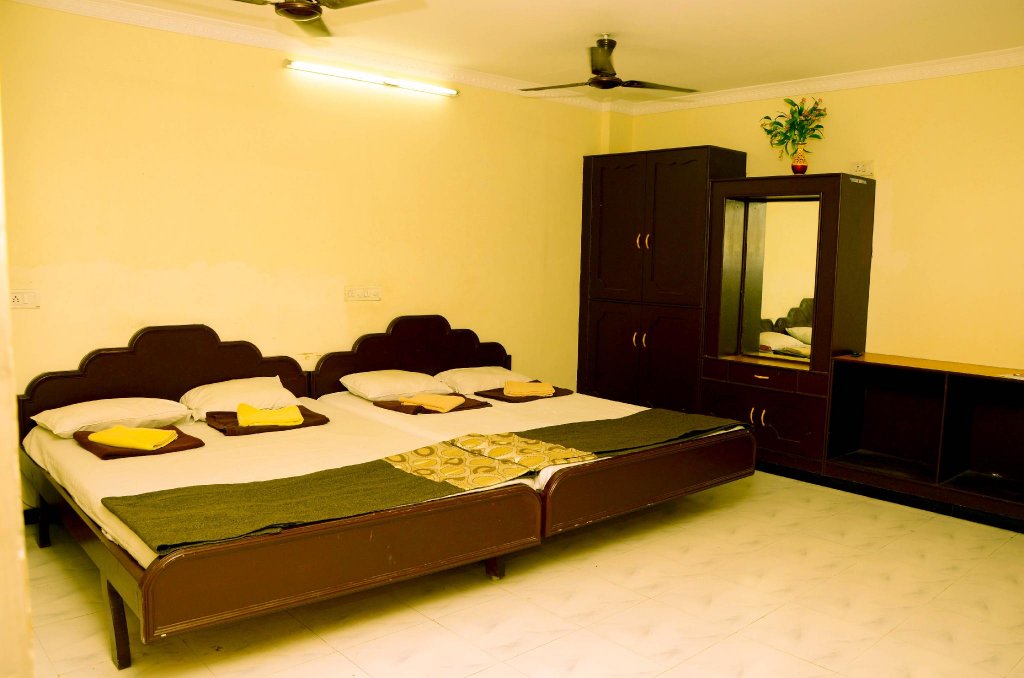 Фото Hotel Gowtham