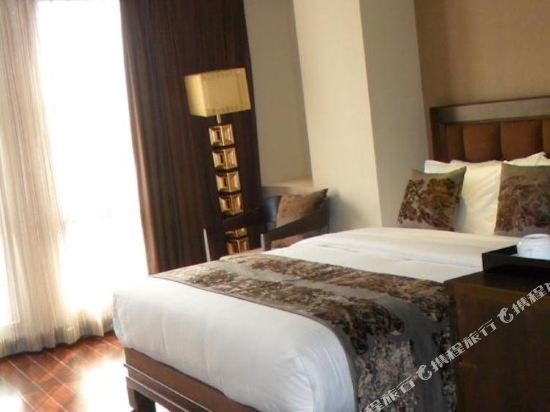 Фото Golden Lotus Luxury Hotel