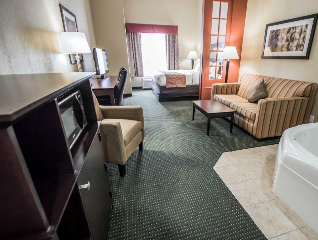 Фото Comfort Suites Orlando Airport