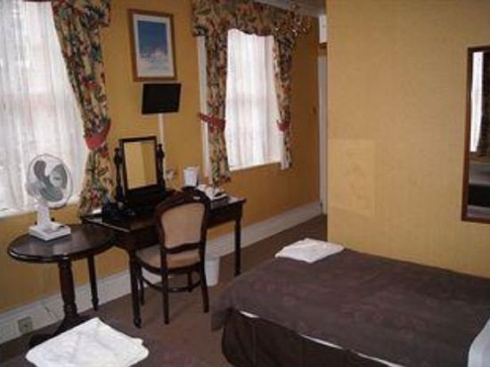 Фото The Castle Hotel Tamworth