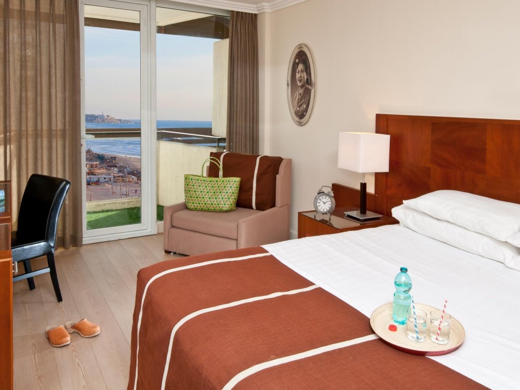 Фото Herods Hotel Tel Aviv by the Beach