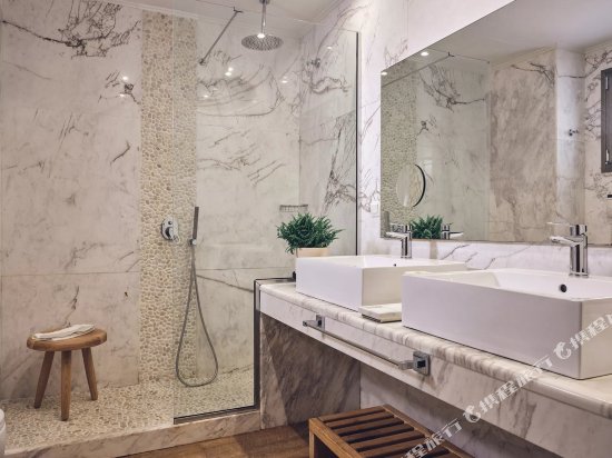 Фото The Royal Blue