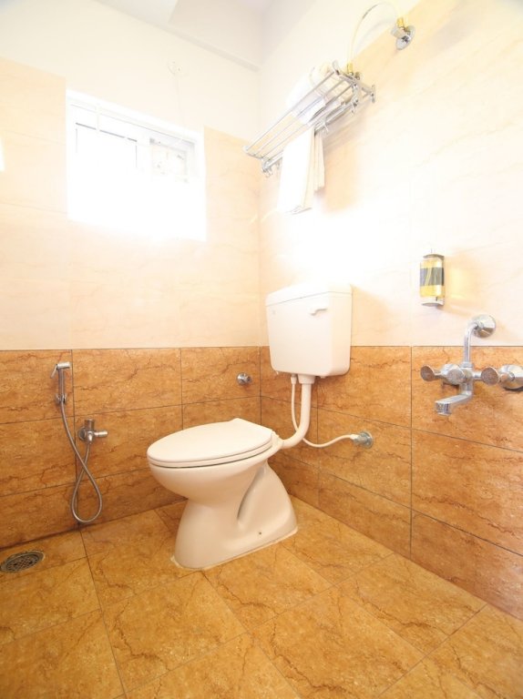 Фото Oyo 23042 SilverKey P&p Comforts