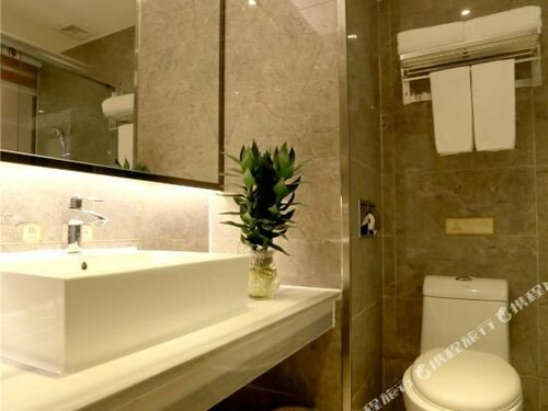 Гостиница Vienna 3 Best Hotel Dongguan Liaobu Shida Road в Дунгуани