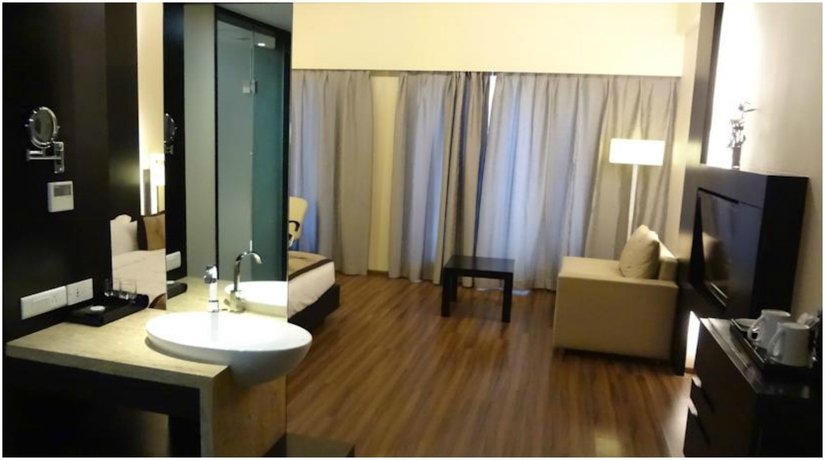 Фото Goldfinch Hotel Mumbai