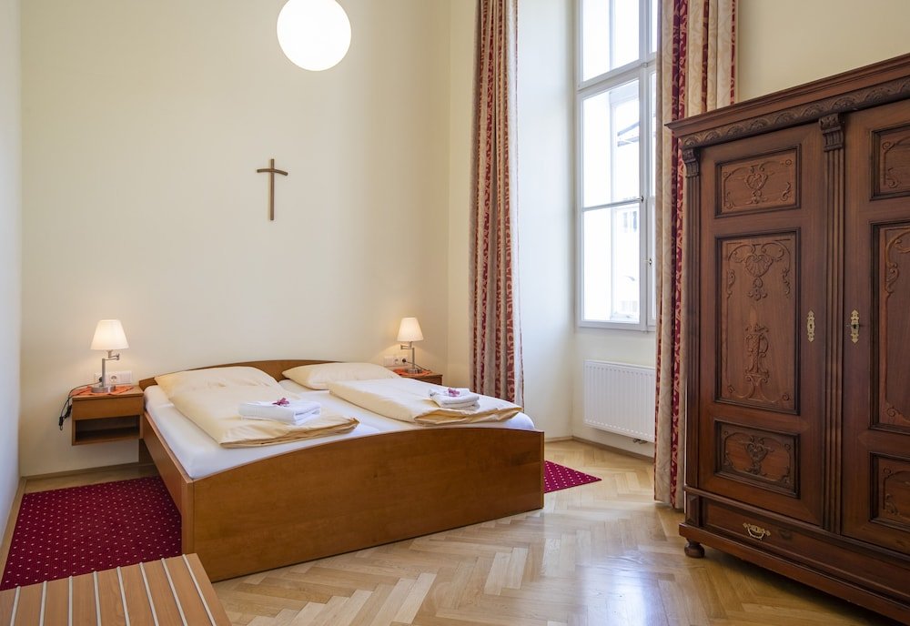 Фото Gästehaus im Priesterseminar Salzburg