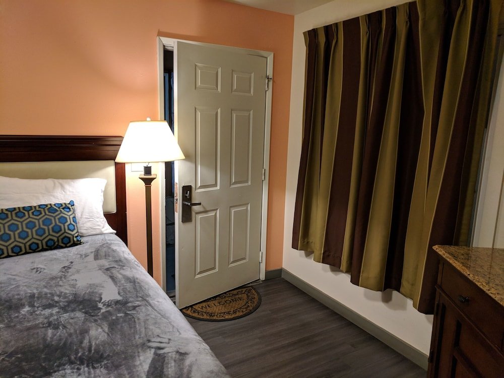 Фото La Hacienda Motel