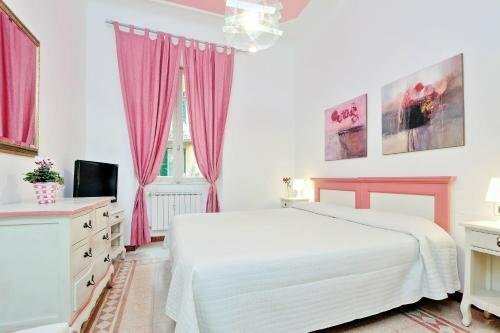 Гостиница Roman Holiday Accommodation Colosseum в Риме