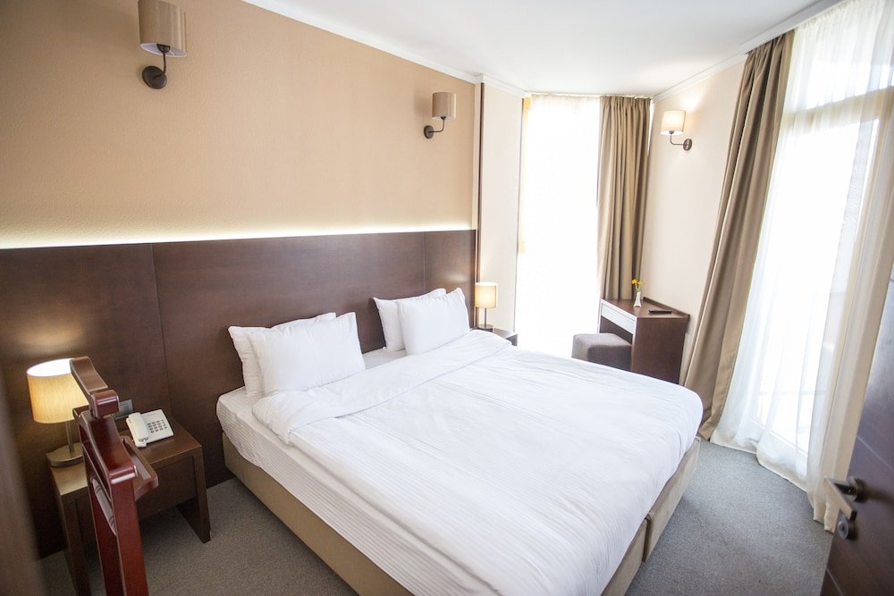 Фото Hotel Corner Inn