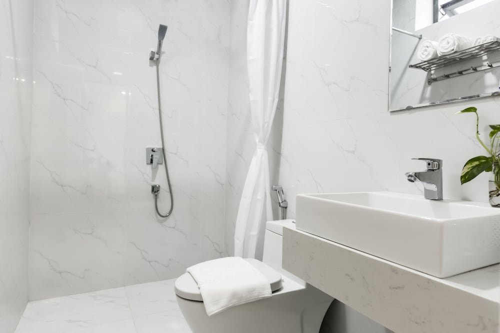 Фото Lyn's Hotel & Apartment