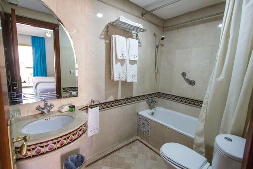 Гостиница Hotel Zahrat Al Jabal в Фесе