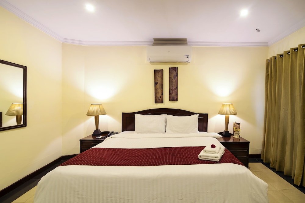 Фото Hotel One - The Mall Lahore