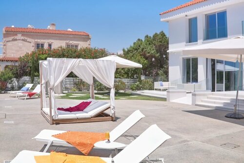 Гостиница Royal 4 Bedroom Seafront Villa в Айя-Напе