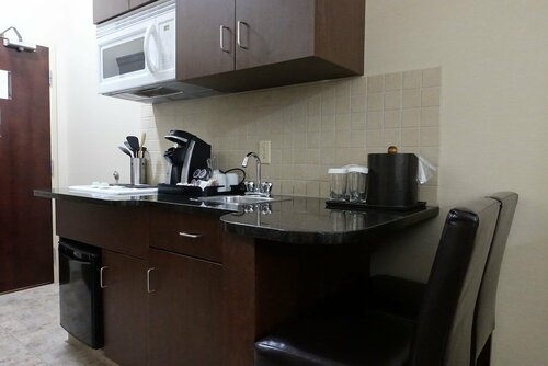 Внешний вид отеля Ramada by Wyndham Weyburn в Уэйберне, фото 3