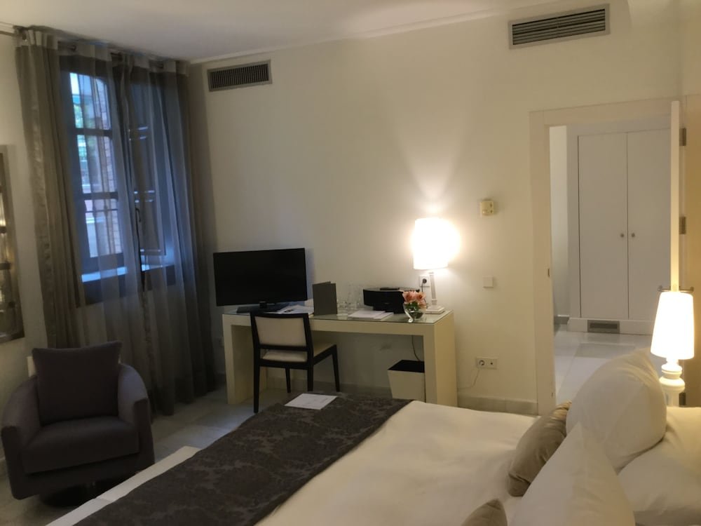 Фото Hotel Hospes Palacio de Los Patos