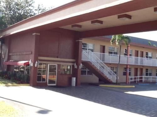 Фото Americas Best Inn and Suites Fort Lauderdale North