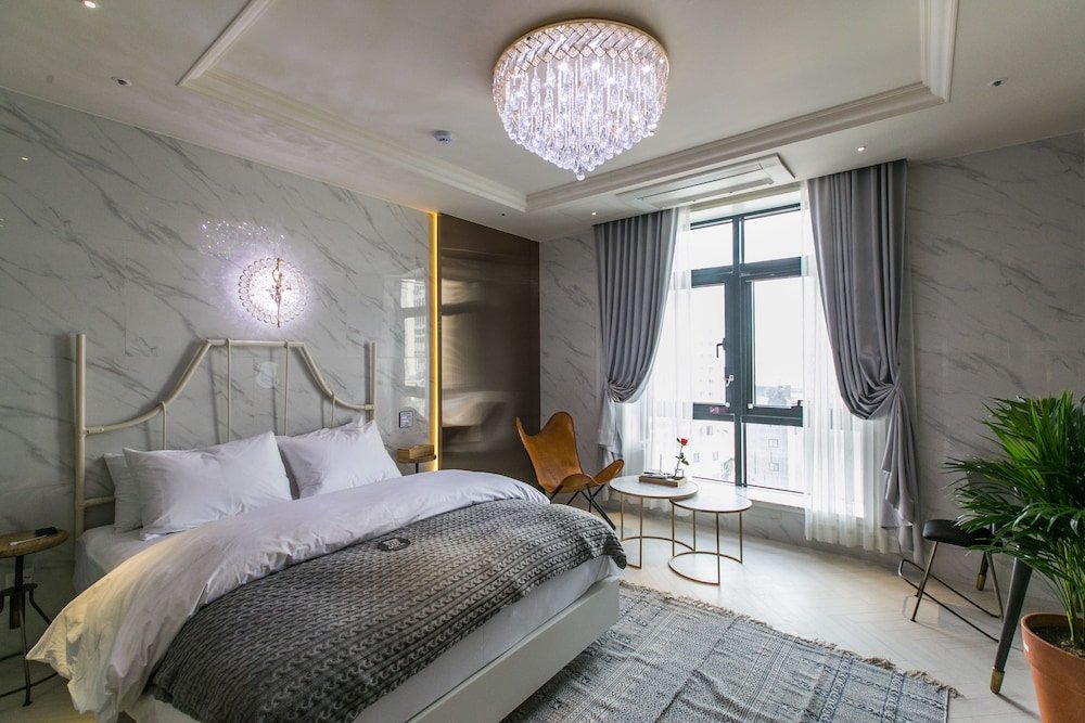 Фото February Hotel The Signature Dongseongro