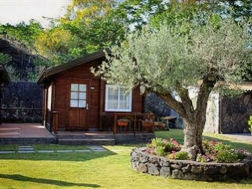 Гостиница Etna Hut в Николози