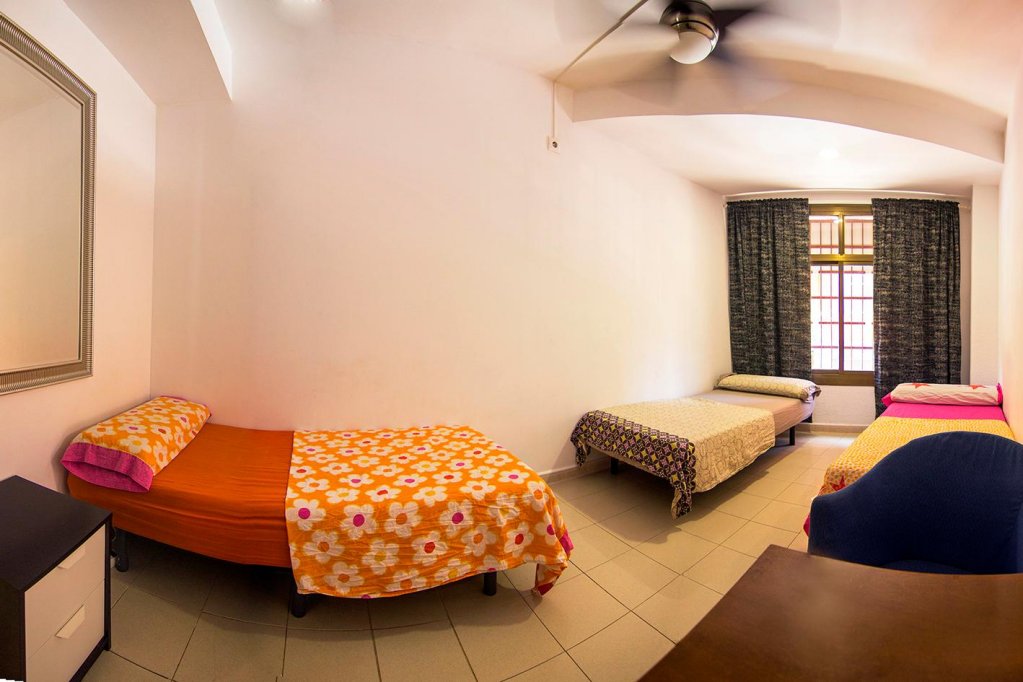 Фото Go Bcn Hostal Ideal Badal - Hostel