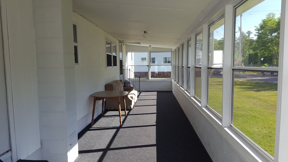 Фото Riverbank Motel and Cabins