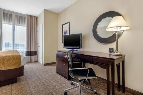 Гостиница Comfort Suites Lafayette University Area