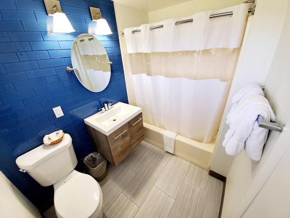 Фото Founder's Brook Motel and Suites