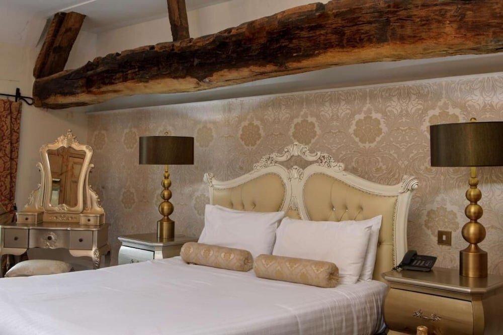 Фото Risley Hall Hotel