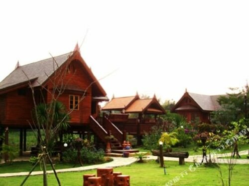 Гостиница Baan Rai Sujira
