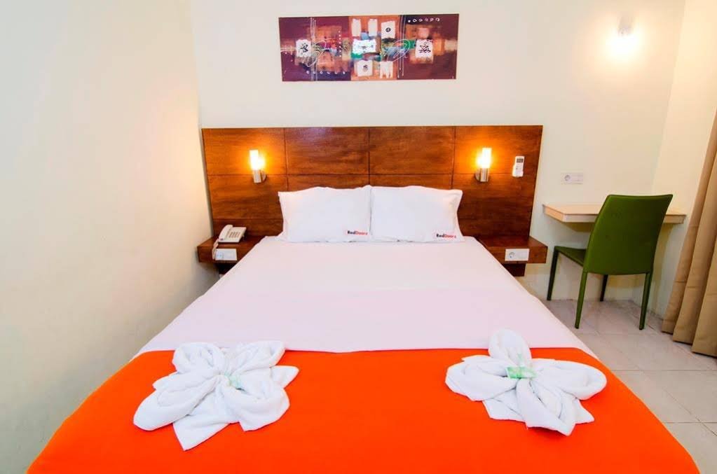 Фото RedDoorz near Marvell City Mall