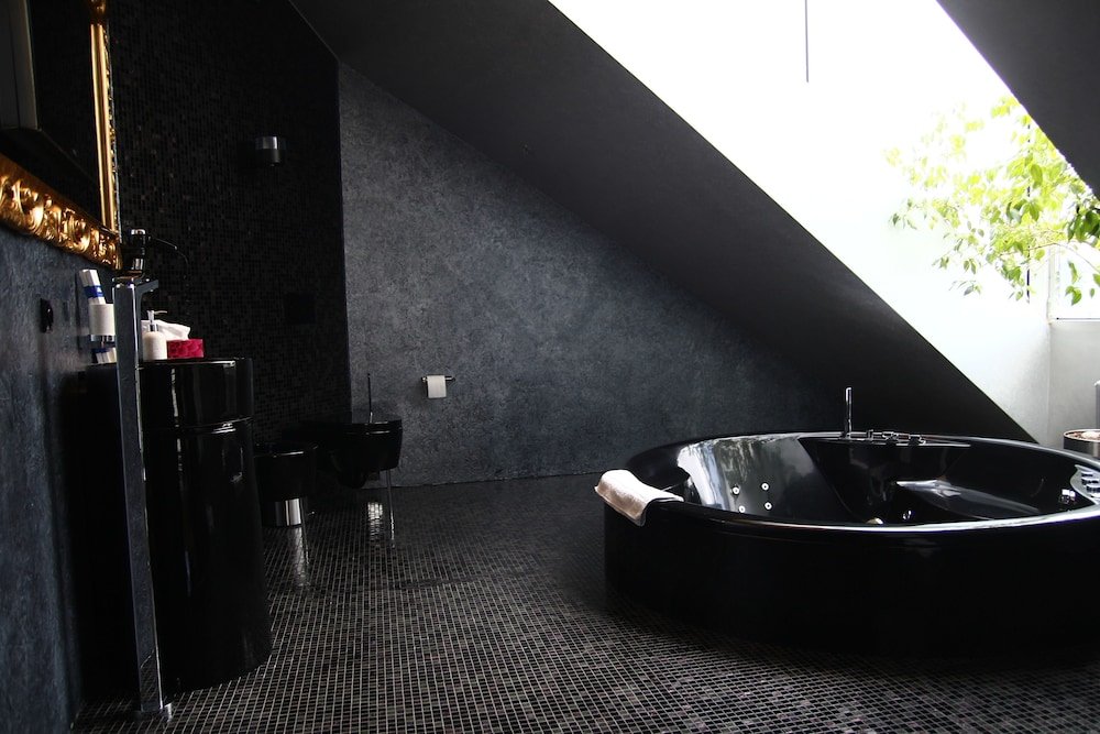 Фото Royal Square Hotel & Suites