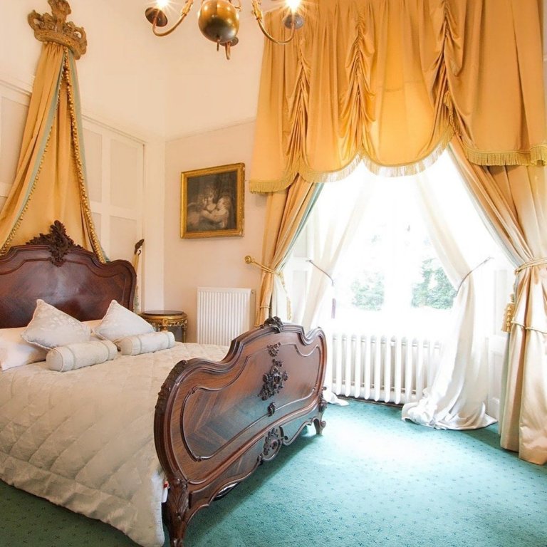 Фото The Gothic Mansion