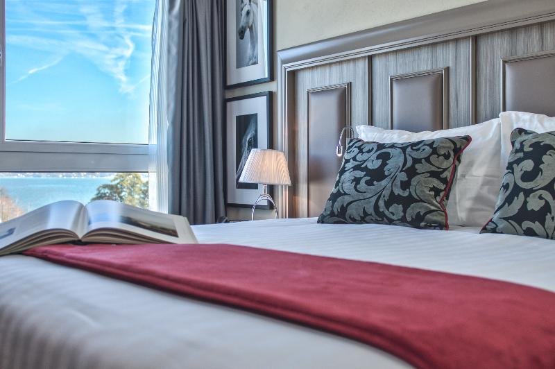 Фото Drake Longchamp