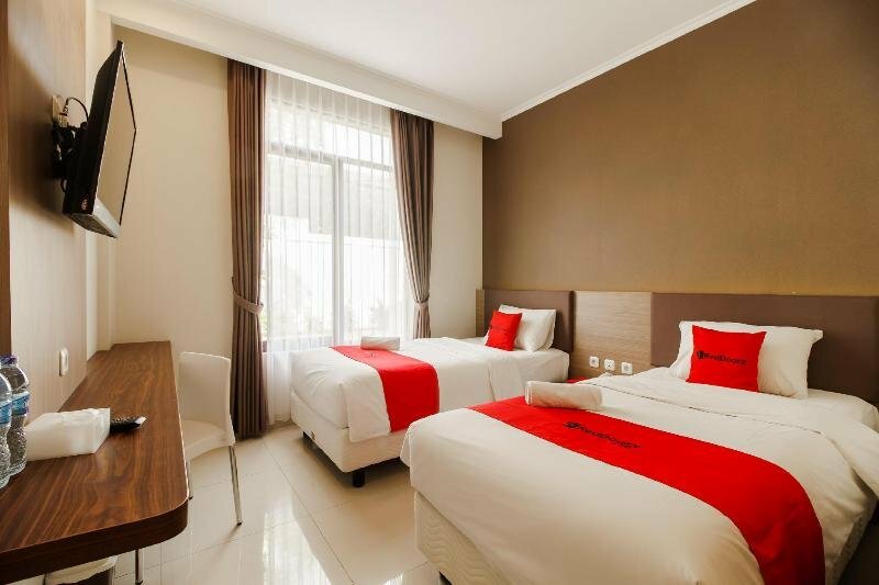 Hotel RedDoorz Plus near Lippo Mall Kemang 2, Jakarta, photo