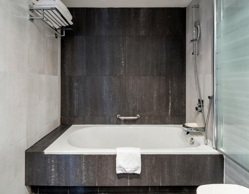 Фото Hotel Ilunion Suites Madrid