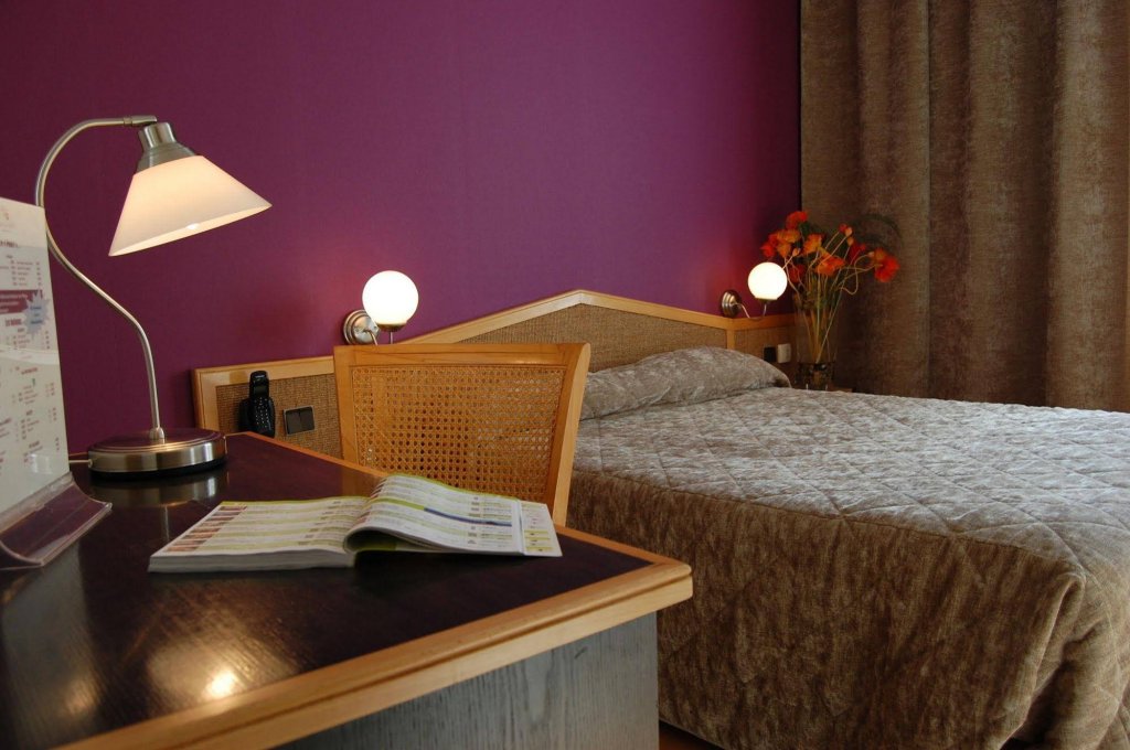 Фото Logis Hôtel du Midi - Saint Etienne Sud