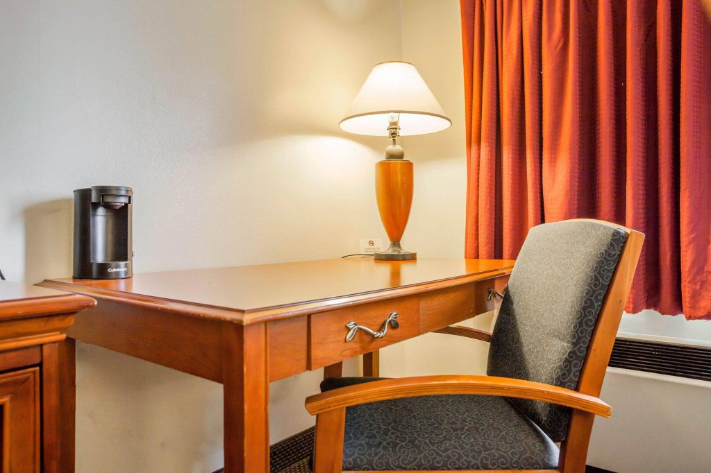 Фото Econo Lodge Milwaukee Airport