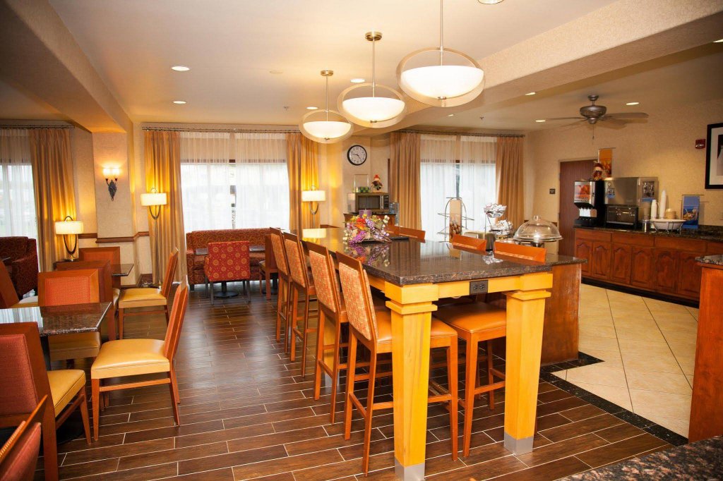 Фото Hampton Inn Brownwood