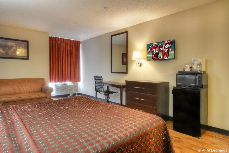 Фото Red Roof Inn Charlotte - University