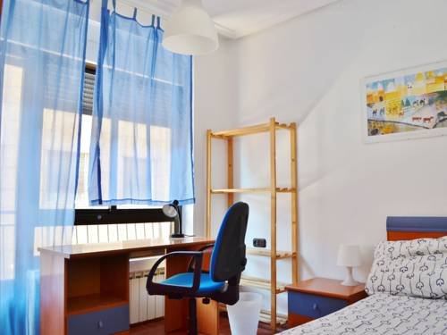 Фото Roomin Hostel