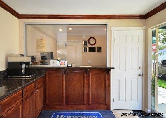 Фото Rodeway Inn & Suites Pasadena