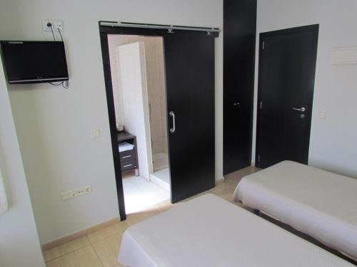 Фото Hostal Asador Julian Brunete