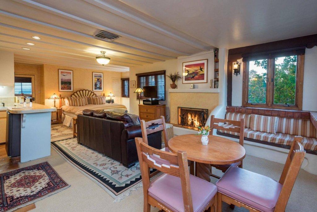 Фото Inn on La Loma Plaza