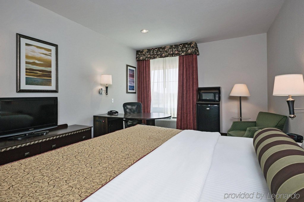 Фото Americas Best Value Inn & Suites Gun Barrel City